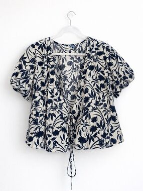 Old Navy Floral Puff Sleeve Wrap Cream Navy Tie Front Boho Spring Wrap Top- XL